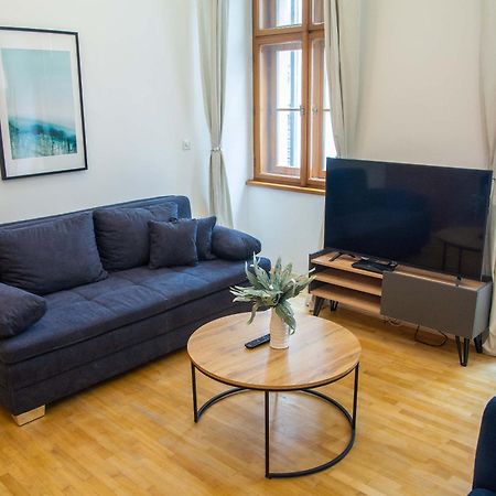 City Centre Apartment With Parking プラハ エクステリア 写真